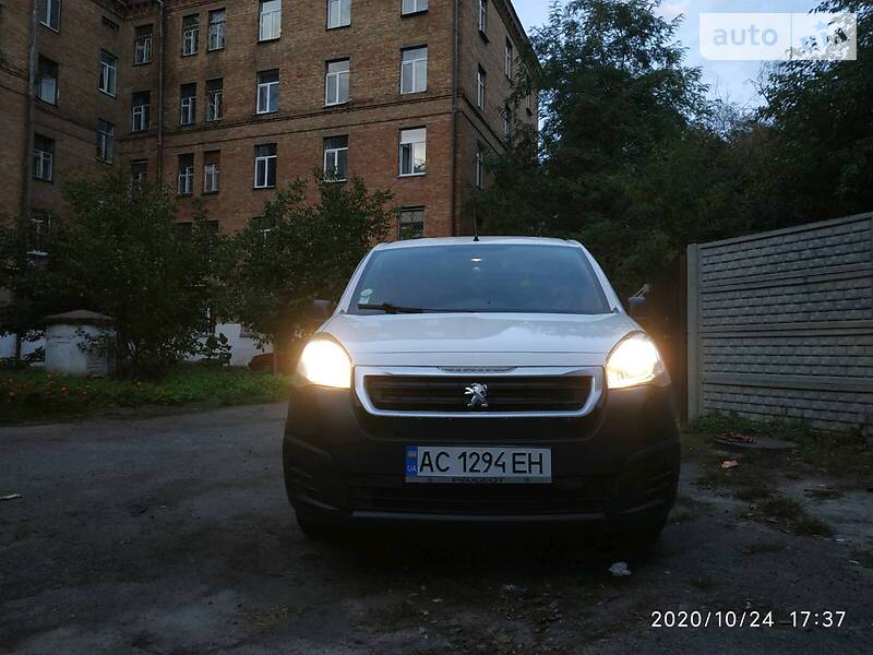 Грузопассажирский фургон Peugeot Partner 2015 в Киеве