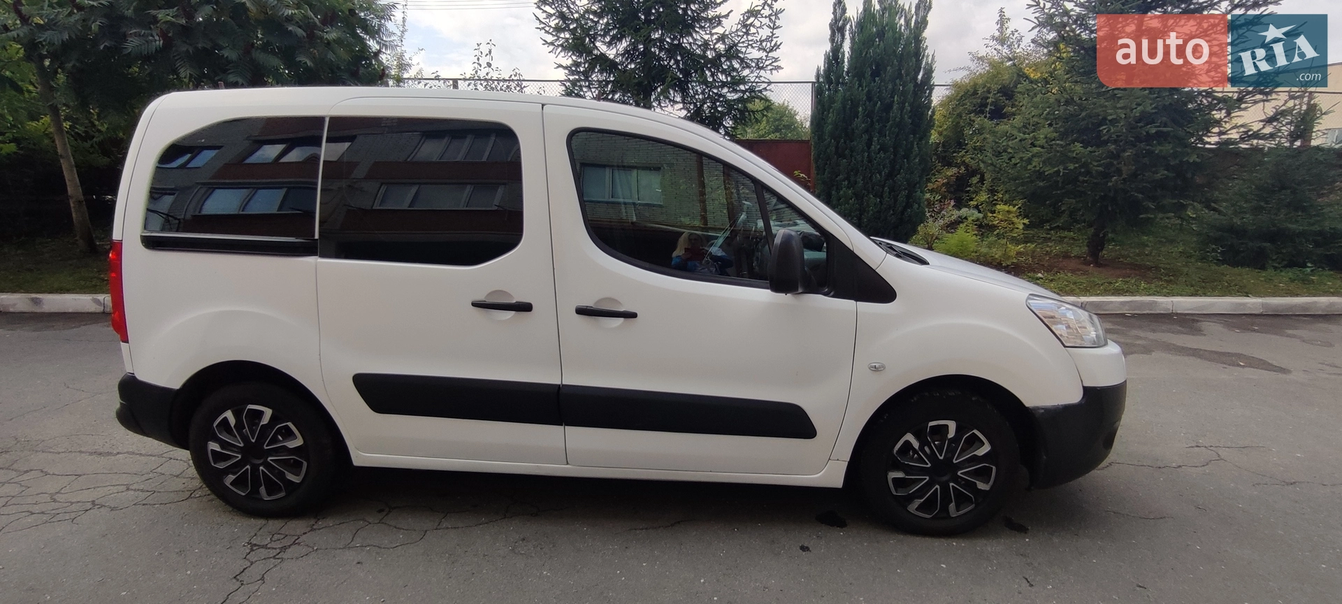 2011 Peugeot Partner - фото 1