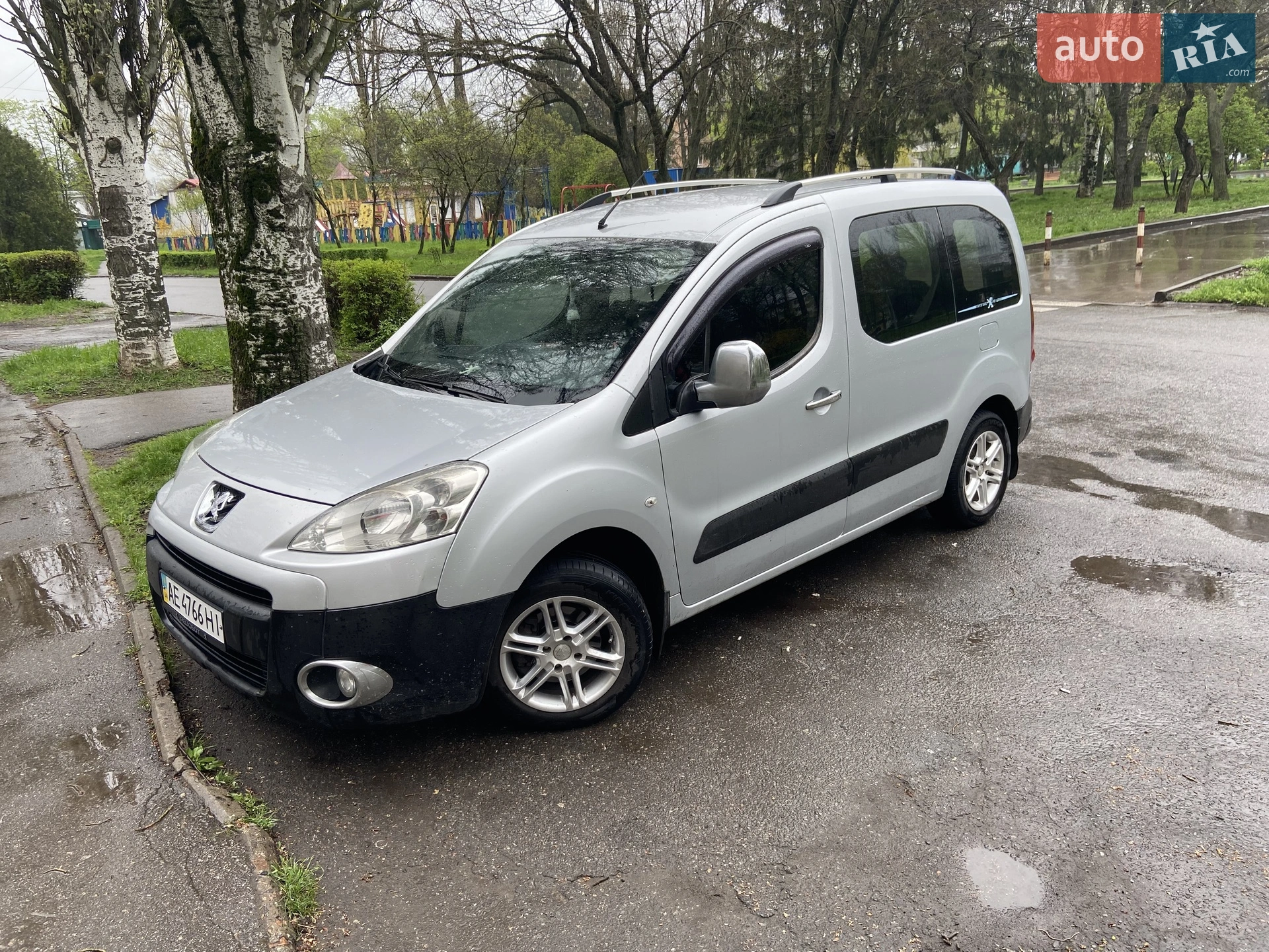 2010 Peugeot Partner - мініатюра 2