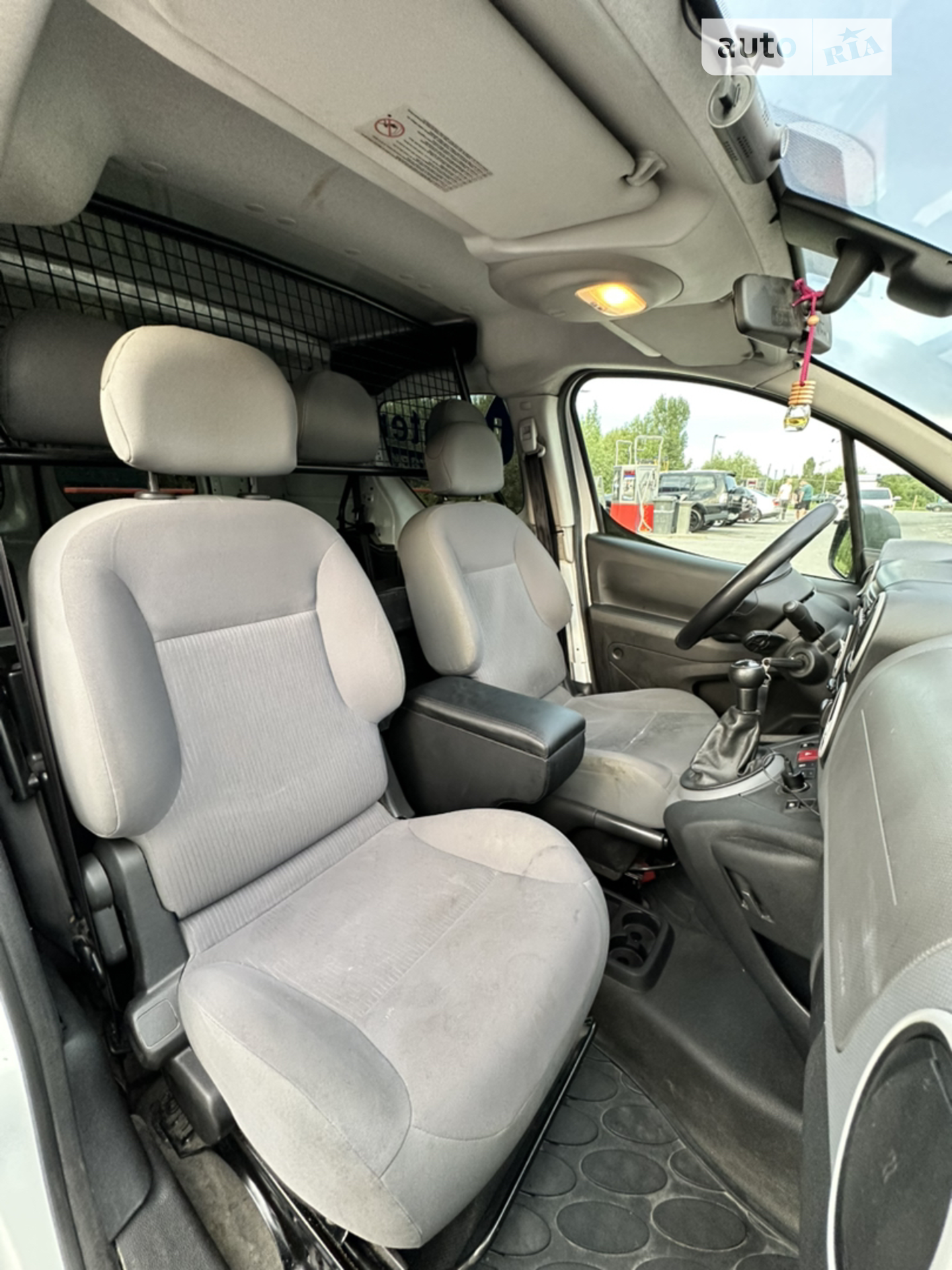 2013 Peugeot Partner - мініатюра 10