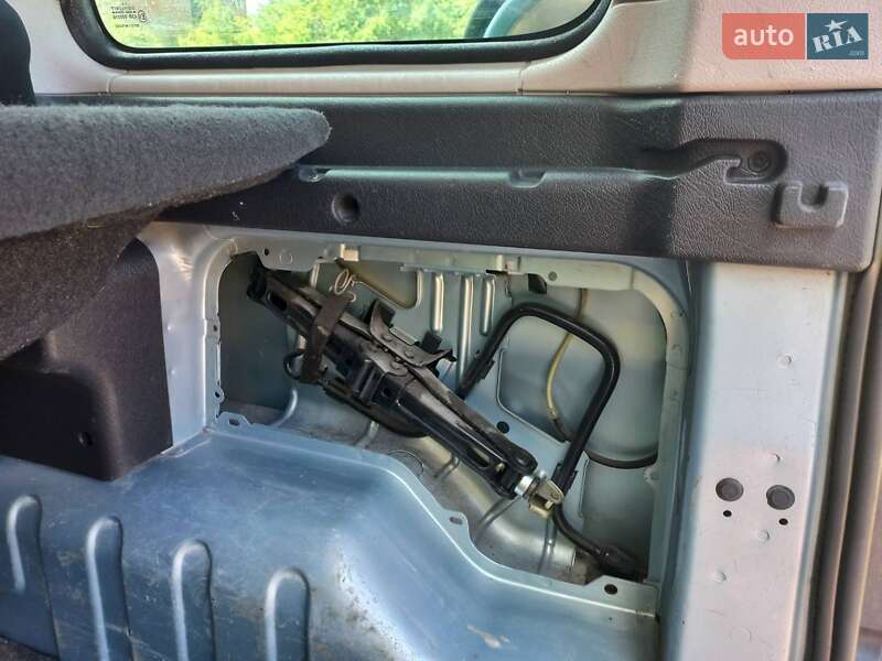 Минивэн Peugeot Partner 2004 в Староконстантинове