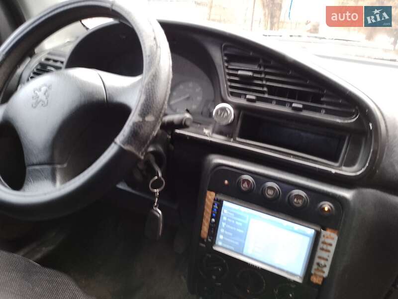 Мінівен Peugeot Partner 1999 в Кривому Розі