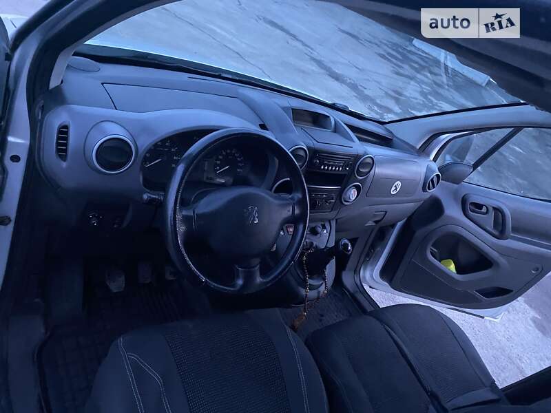 Вантажний фургон Peugeot Partner 2012 в Гадячі