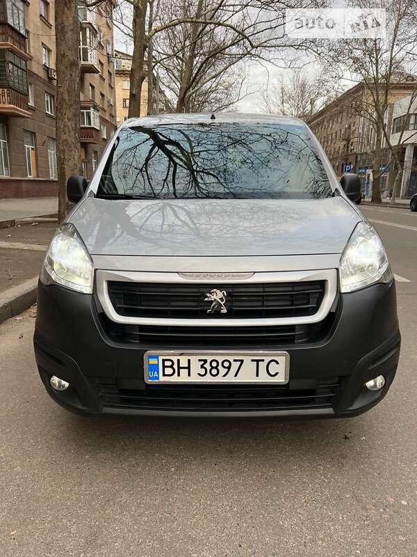 Вантажний фургон Peugeot Partner 2016 в Миколаєві