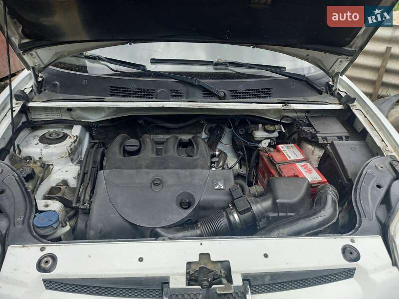 Мінівен Peugeot Partner 2004 в Чернівцях