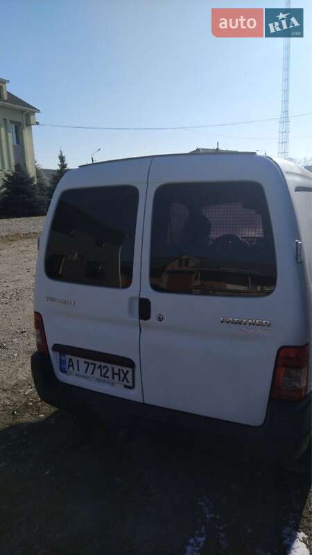 Грузовой фургон Peugeot Partner 2010 в 
