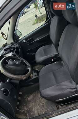 Грузовой фургон Peugeot Partner 2004 в 