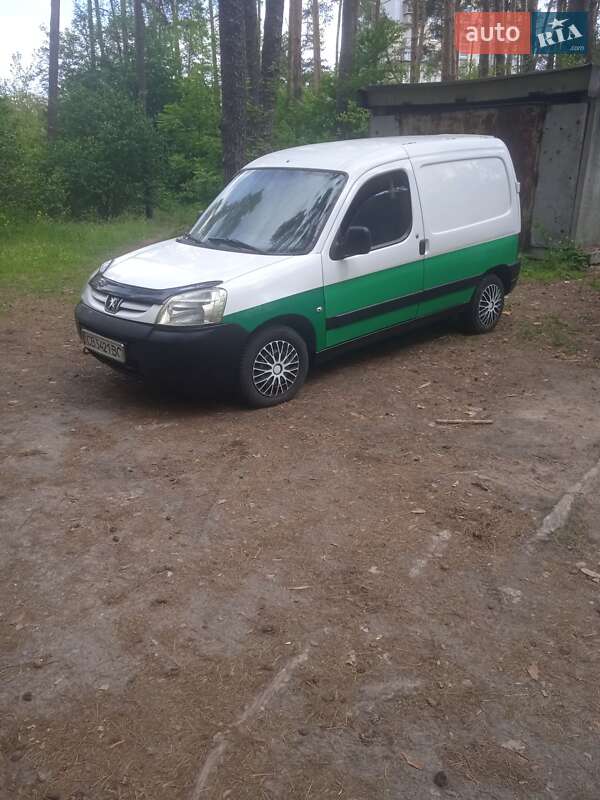 Грузовой фургон Peugeot Partner 2003 в 
