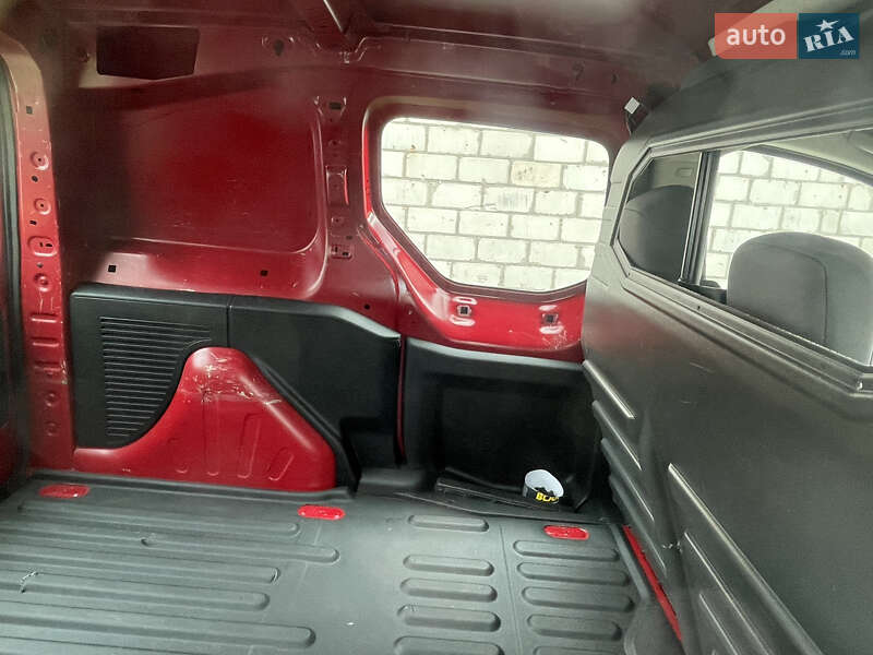 Вантажний фургон Peugeot Partner 2013 в Володимирі фото 32 Вантажний фургон Peugeot Partner 2013 в Володимирі