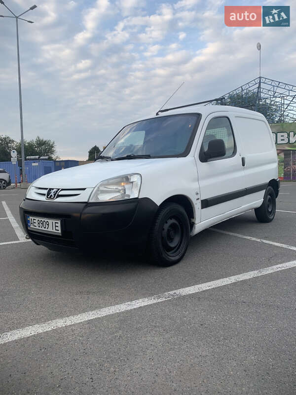 Вантажний фургон Peugeot Partner 2007 в Дніпрі