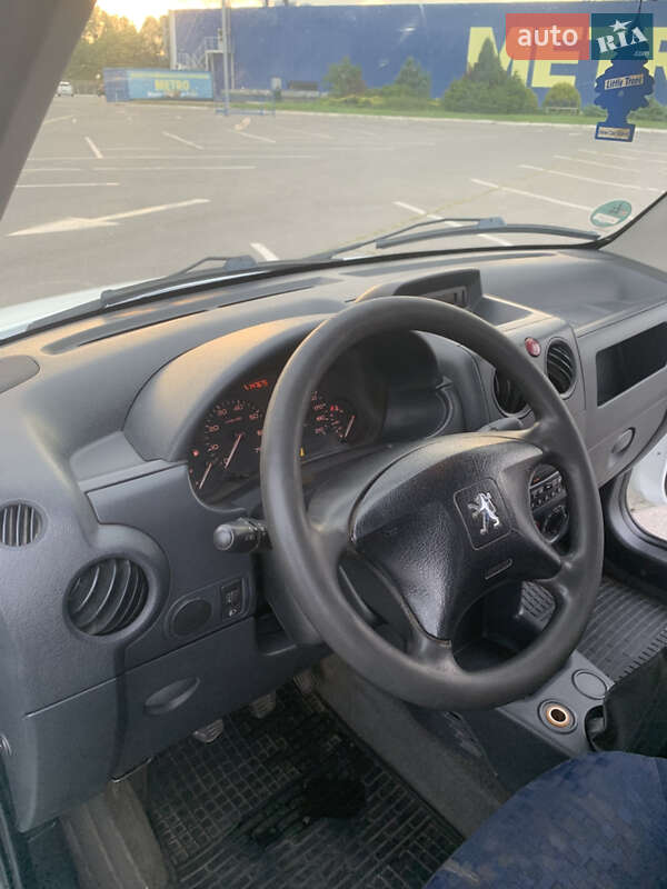 Вантажний фургон Peugeot Partner 2007 в Дніпрі