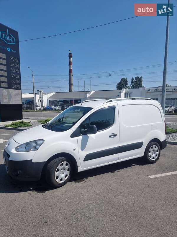 Вантажний фургон Peugeot Partner 2013 в Дніпрі