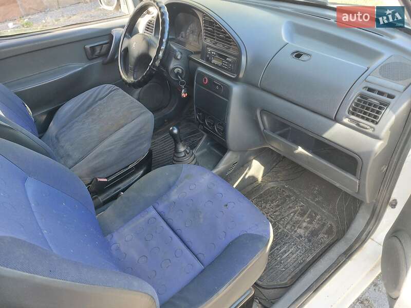 Вантажний фургон Peugeot Partner 2002 в Харкові