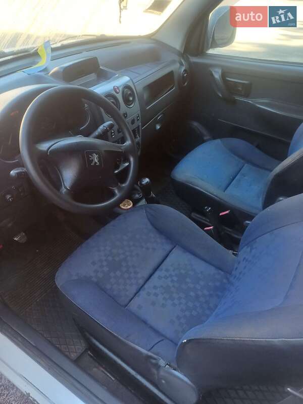 Мінівен Peugeot Partner 2005 в Львові фото 12 Мінівен Peugeot Partner 2005 в Львові