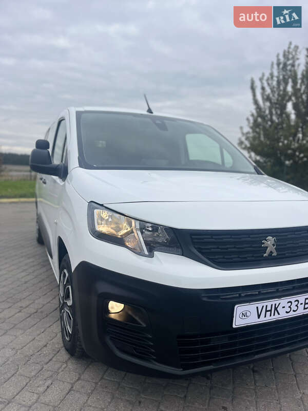 Вантажний фургон Peugeot Partner 2020 в Радивиліві