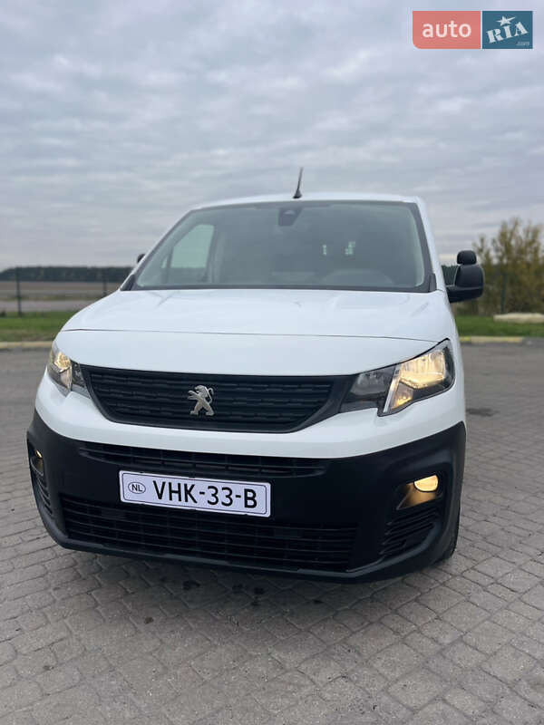Вантажний фургон Peugeot Partner 2020 в Радивиліві
