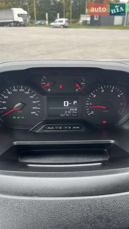 Вантажний фургон Peugeot Partner 2020 в Радивиліві