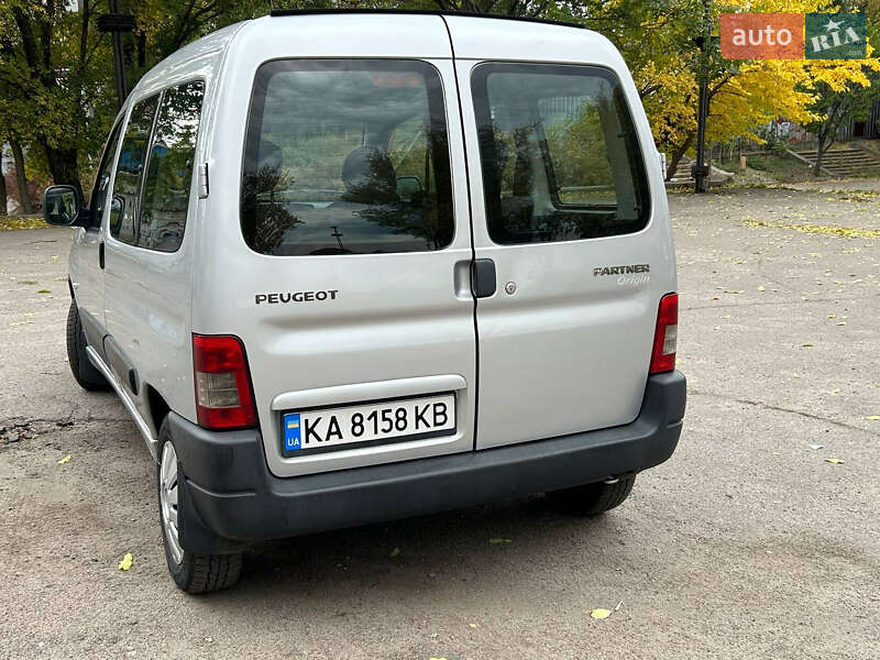 Мінівен Peugeot Partner 2011 в Дніпрі
