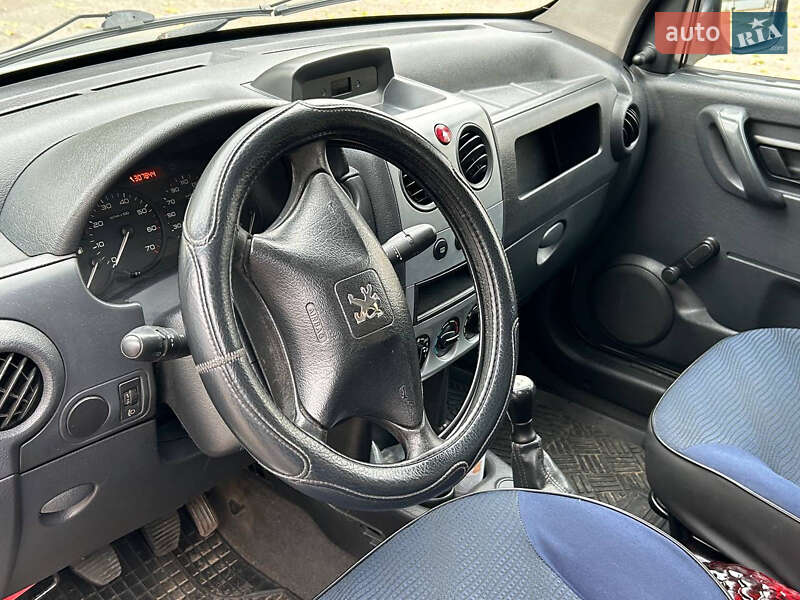Мінівен Peugeot Partner 2011 в Дніпрі