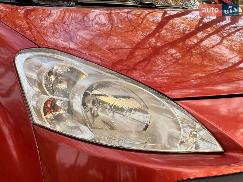 Мінівен Peugeot Partner 2010 в Охтирці