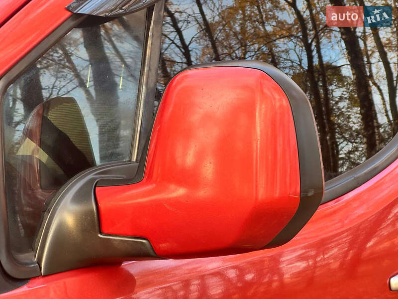 Мінівен Peugeot Partner 2010 в Охтирці