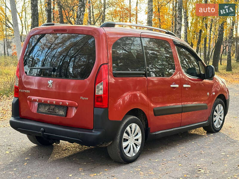 Мінівен Peugeot Partner 2010 в Охтирці
