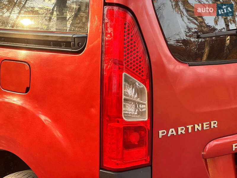 Мінівен Peugeot Partner 2010 в Охтирці