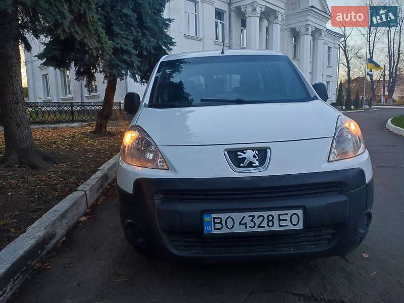 Мінівен Peugeot Partner 2010 в Теофіполі