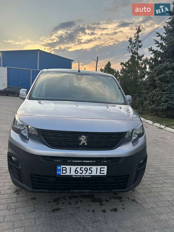 Вантажопасажирський фургон Peugeot Partner 2019 в Полтаві фото Вантажопасажирський фургон Peugeot Partner 2019 в Полтаві