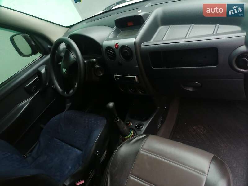 Грузовой фургон Peugeot Partner 2006 в Виннице