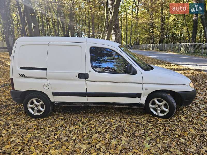 Вантажний фургон Peugeot Partner 1999 в Львові