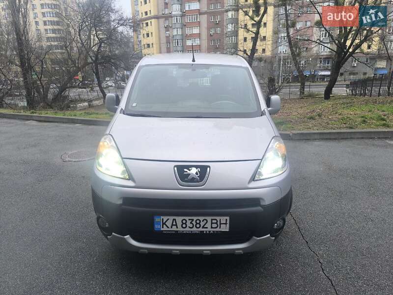 Минивэн Peugeot Partner 2010 в Киеве