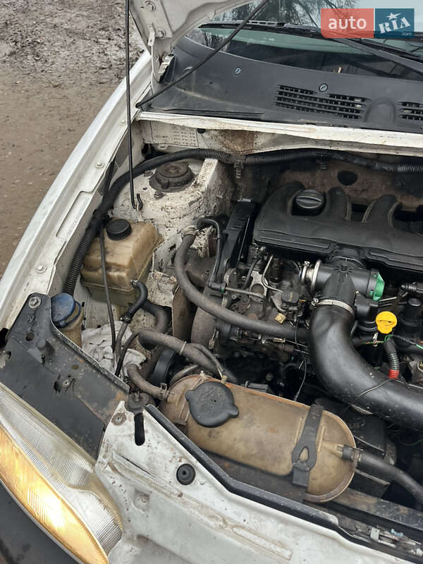 Грузовой фургон Peugeot Partner 2001 в Черновцах