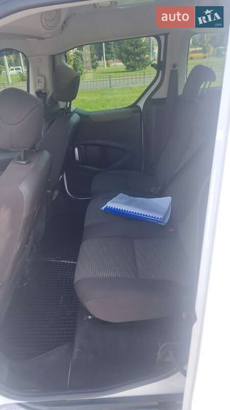 Мінівен Peugeot Partner 2011 в Києві фото 7 Мінівен Peugeot Partner 2011 в Києві