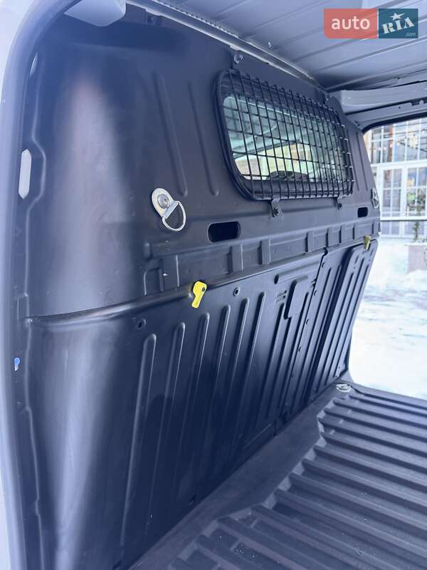 Вантажний фургон Peugeot Partner 2019 в Рівному