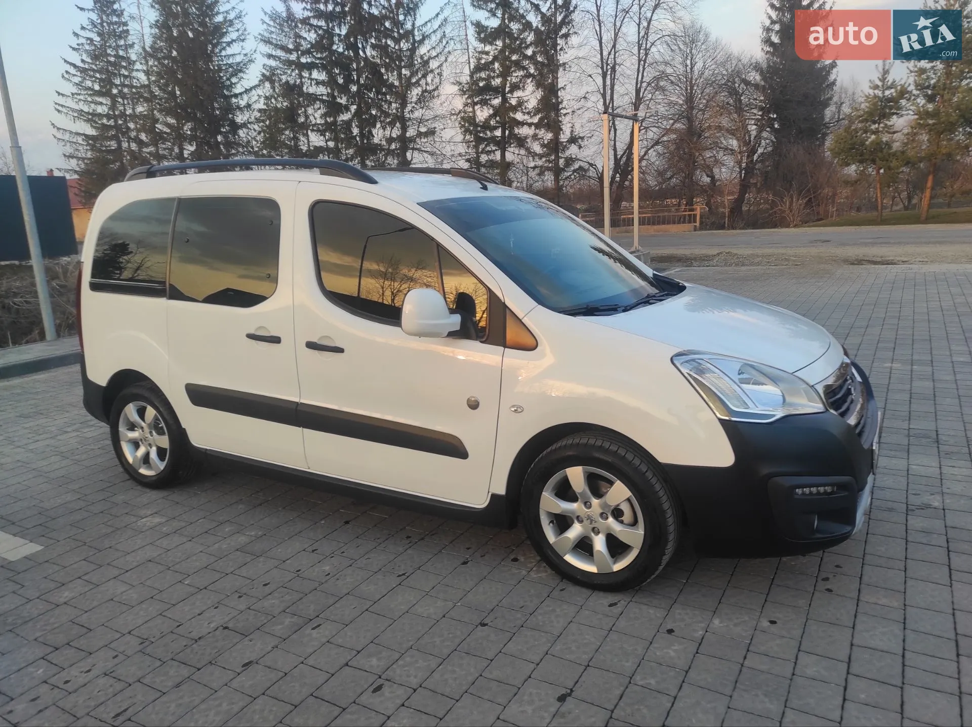 2015 Peugeot Partner - мініатюра 27