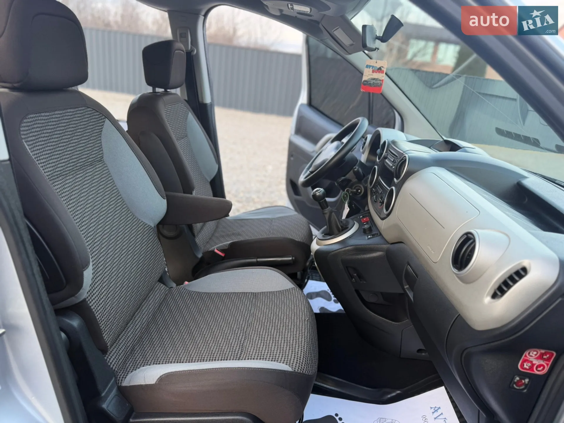 2015 Peugeot Partner - мініатюра 25