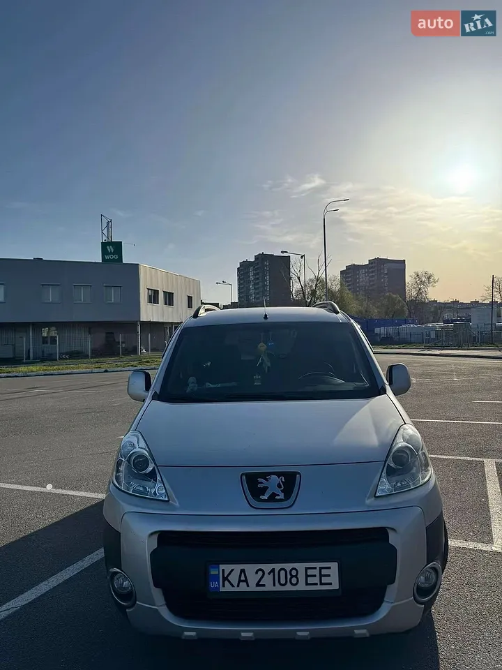 2012 Peugeot Partner - мініатюра 10