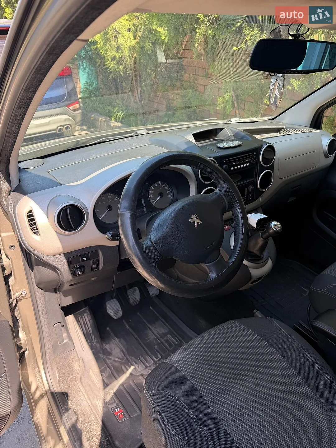 2012 Peugeot Partner - мініатюра 17