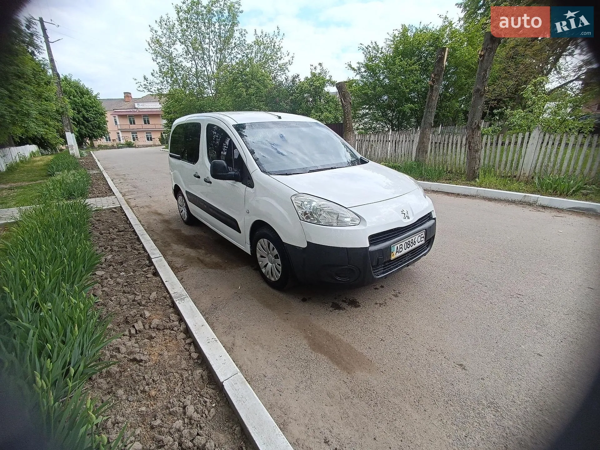2013 Peugeot Partner - мініатюра 11