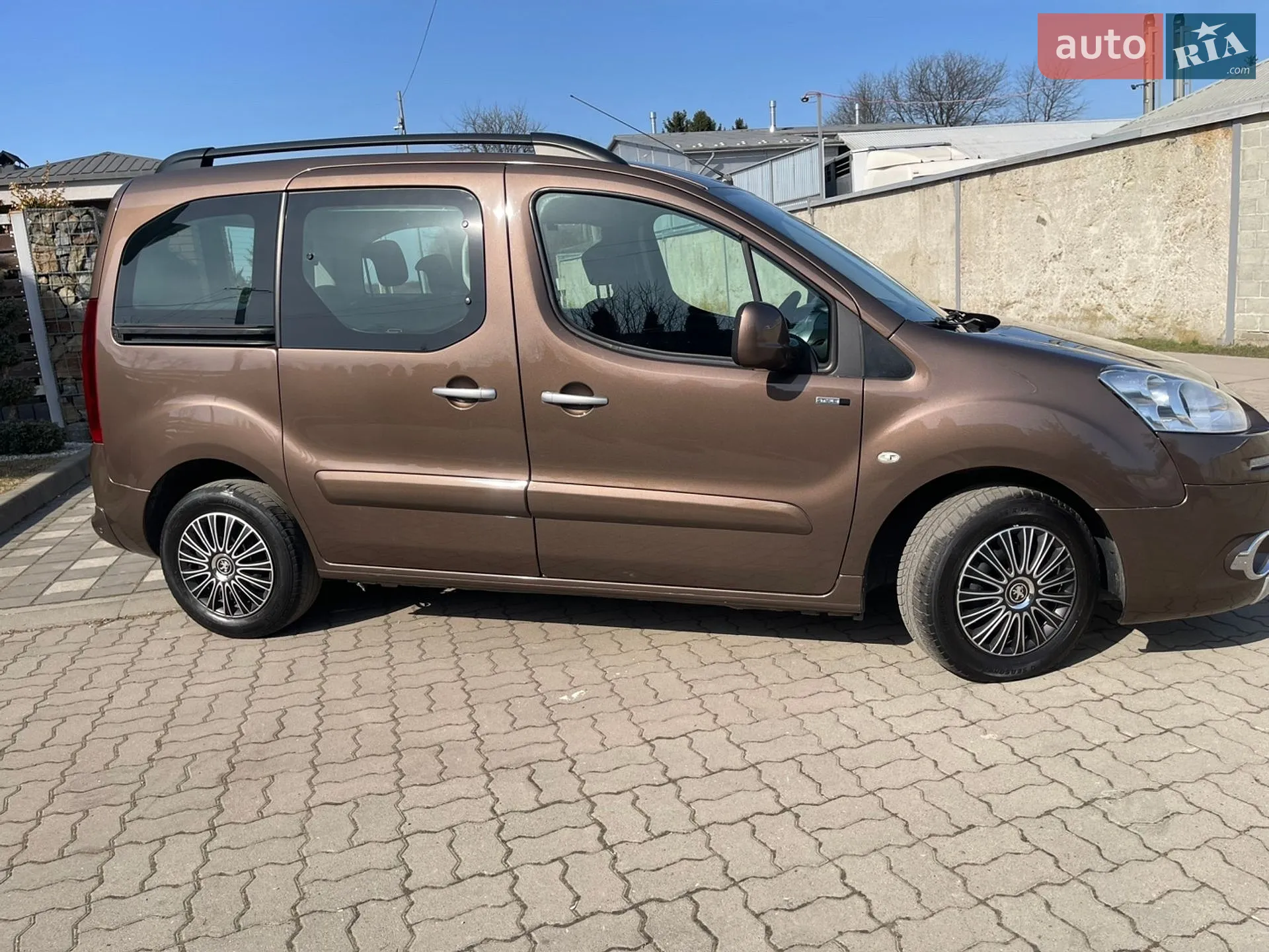 2015 Peugeot Partner - мініатюра 25
