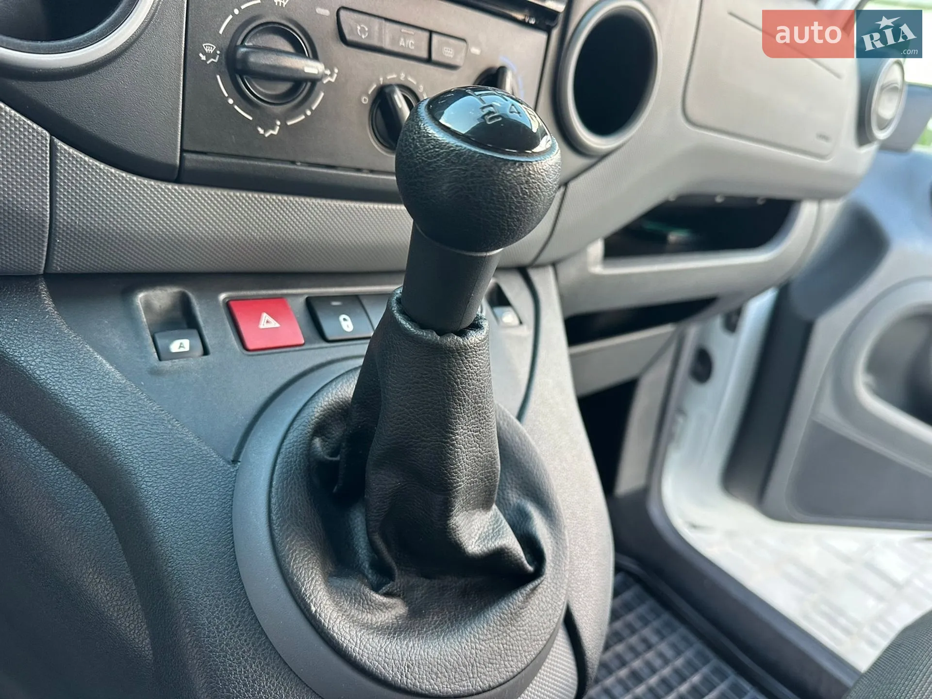 2017 Peugeot Partner - мініатюра 146