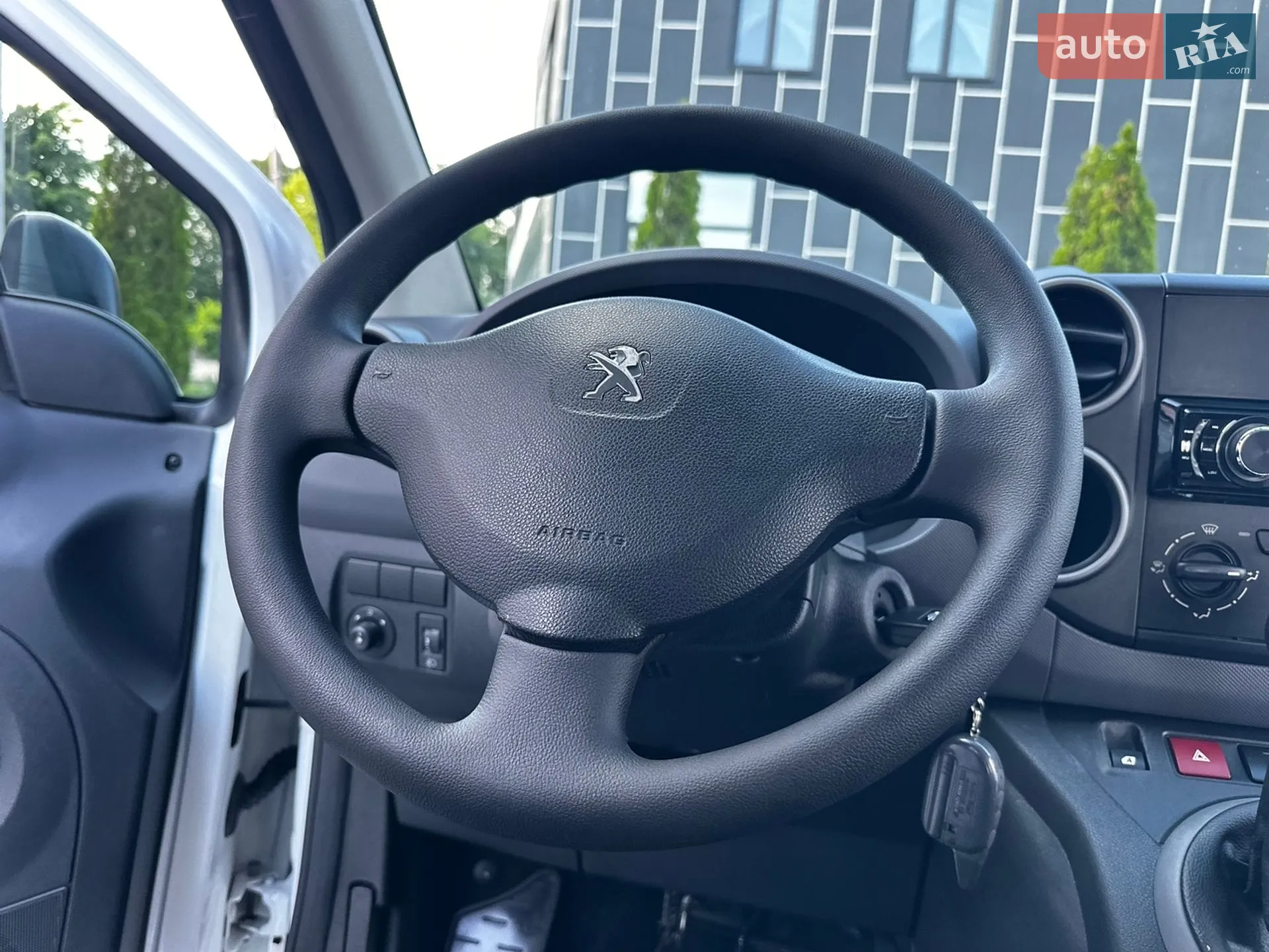 2017 Peugeot Partner - мініатюра 205