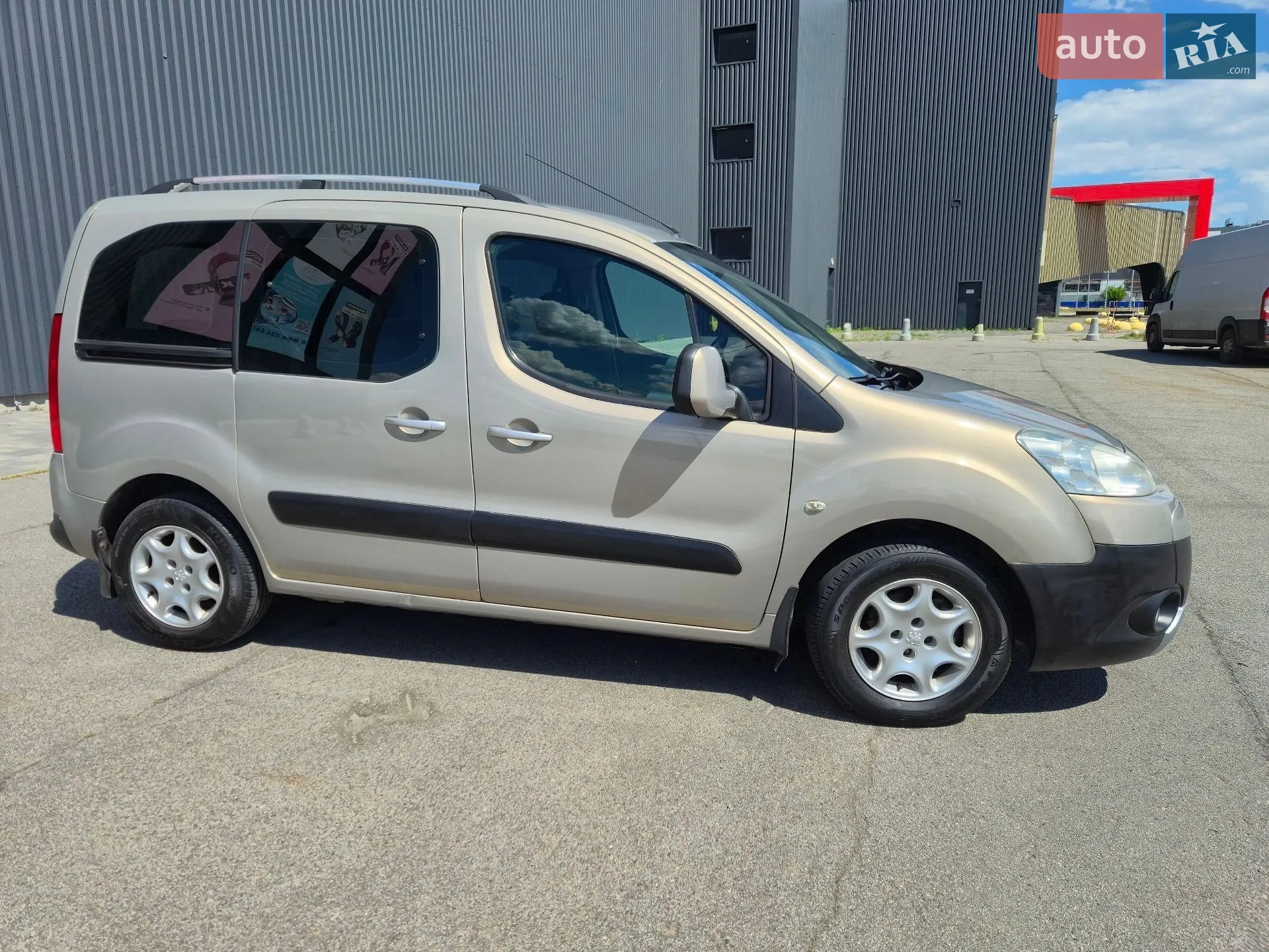2011 Peugeot Partner - мініатюра 3