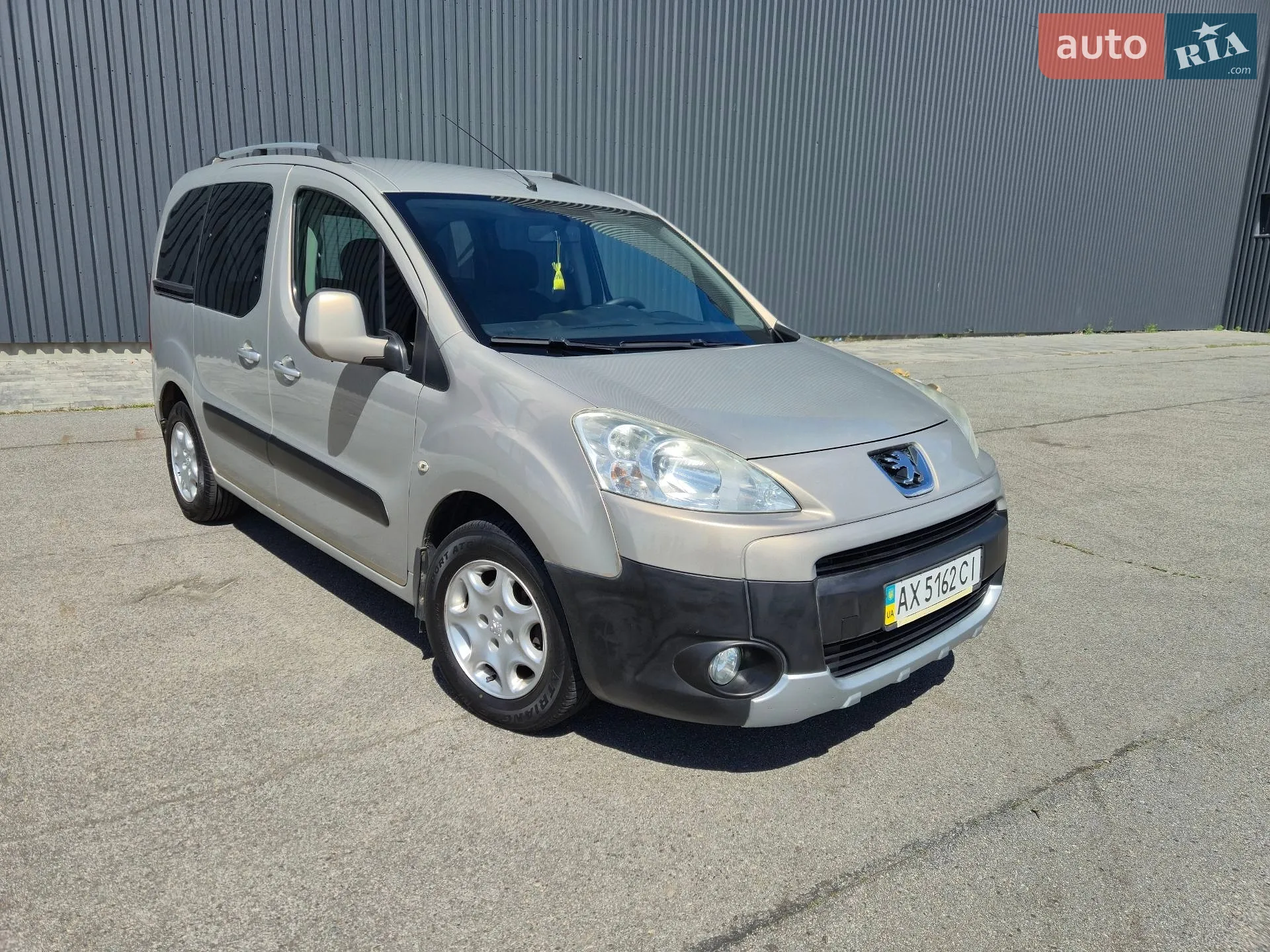 2011 Peugeot Partner - мініатюра 2
