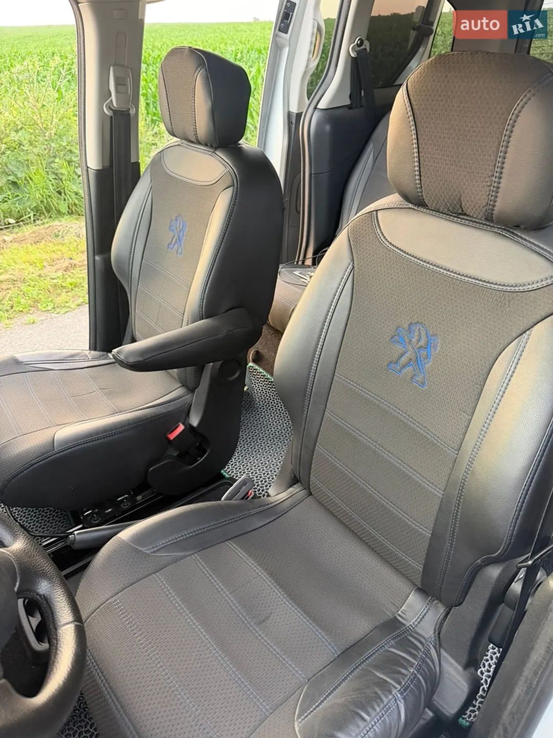 2011 Peugeot Partner - мініатюра 17