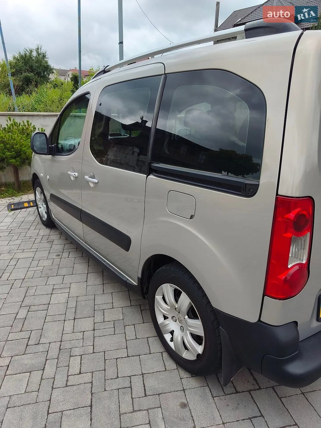 2012 Peugeot Partner - мініатюра 35