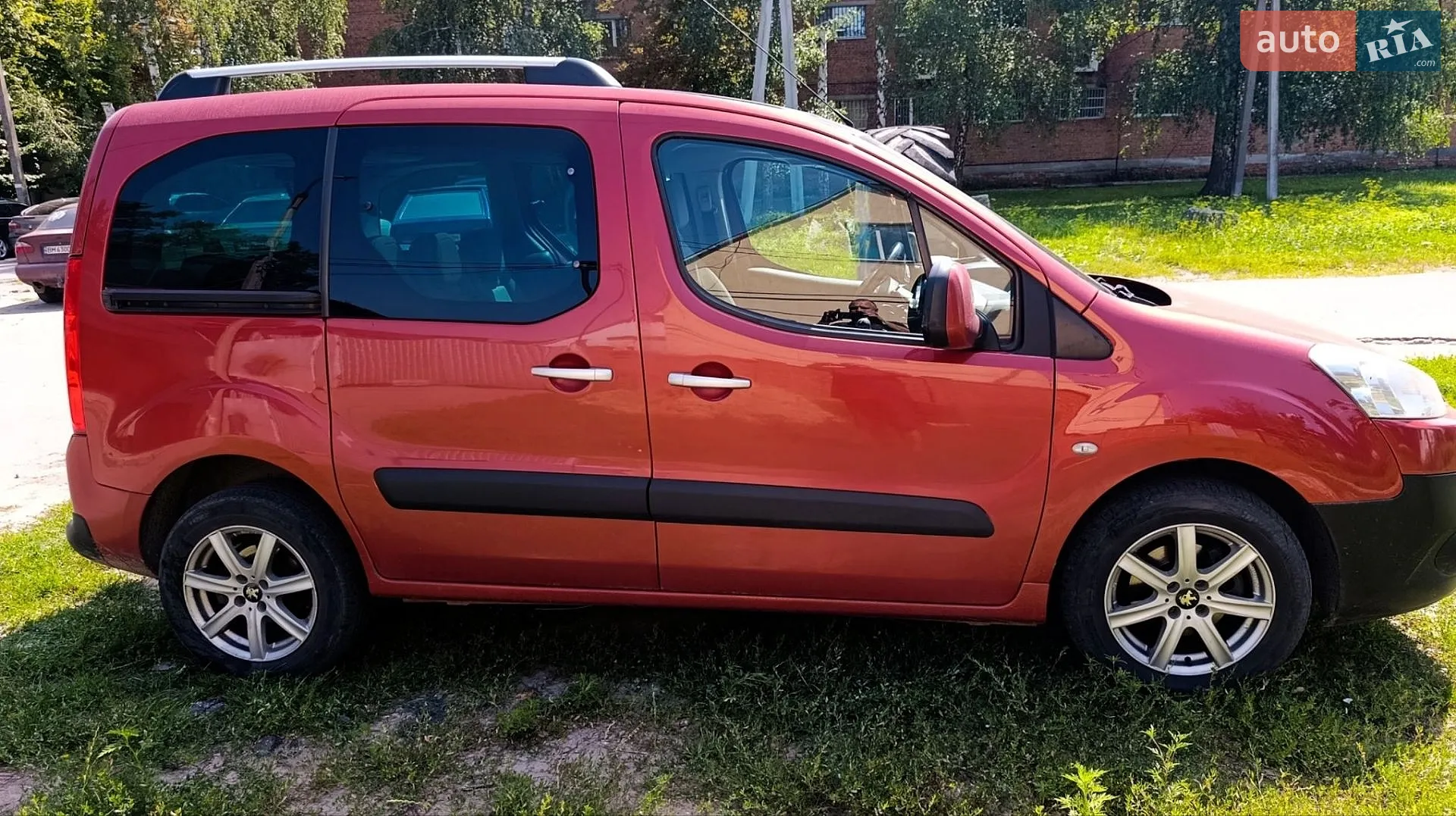 2010 Peugeot Partner - мініатюра 2