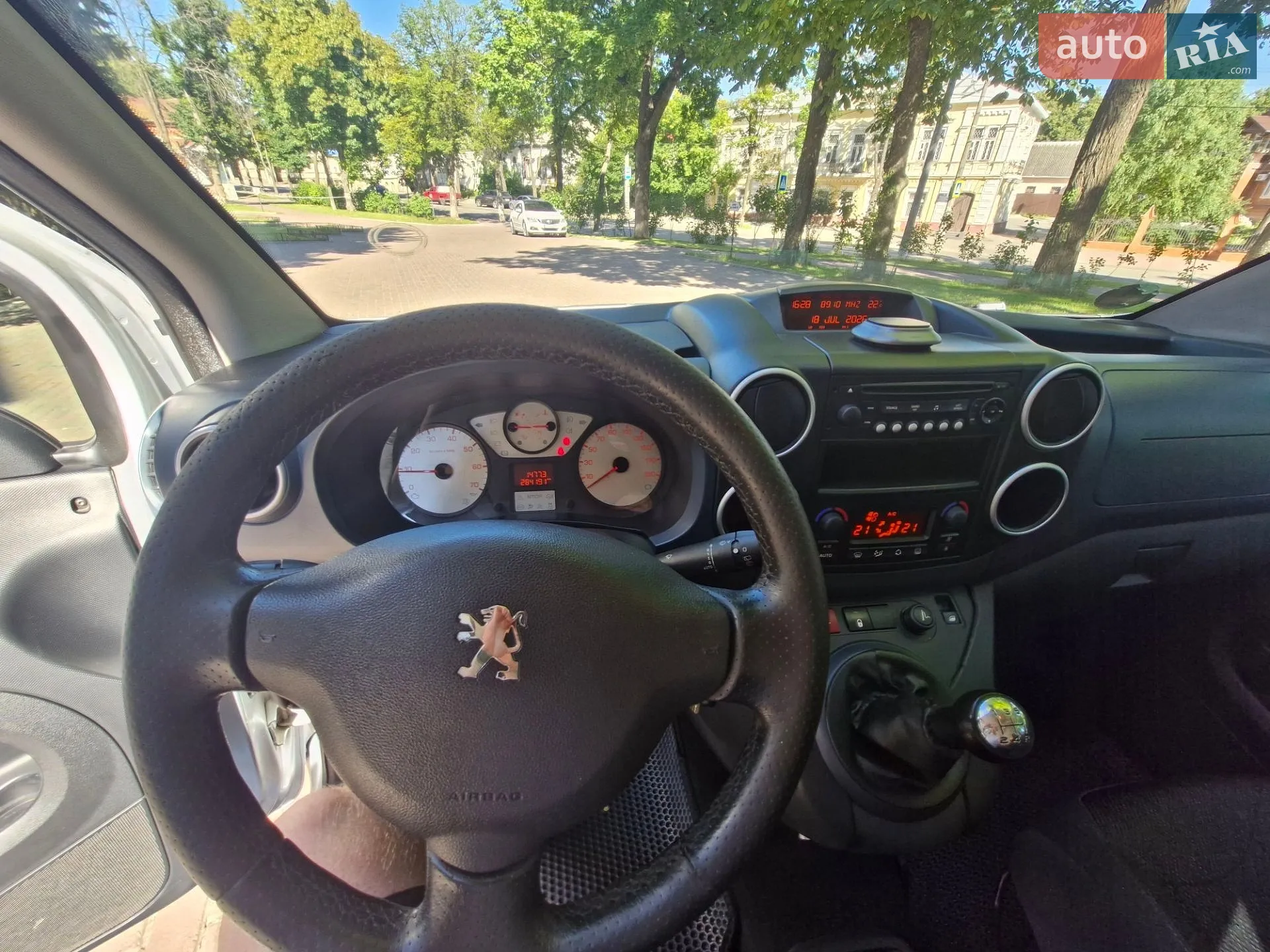 2011 Peugeot Partner - мініатюра 18