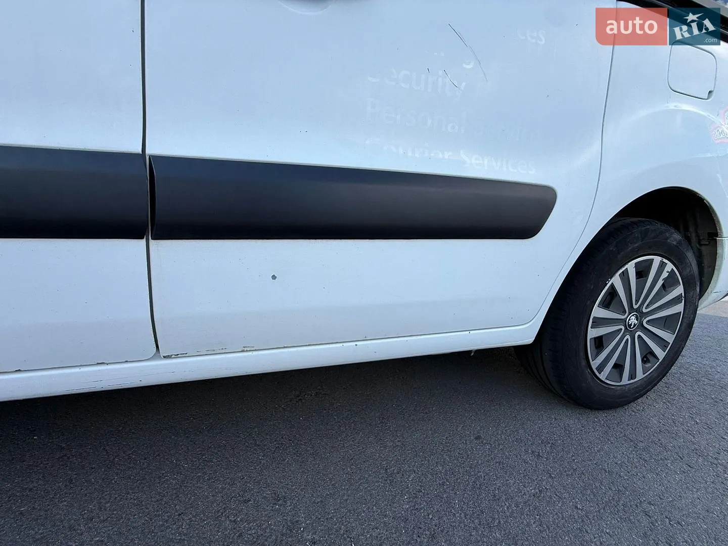 2013 Peugeot Partner - мініатюра 25